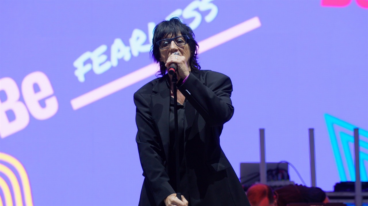 Carol Pope performing